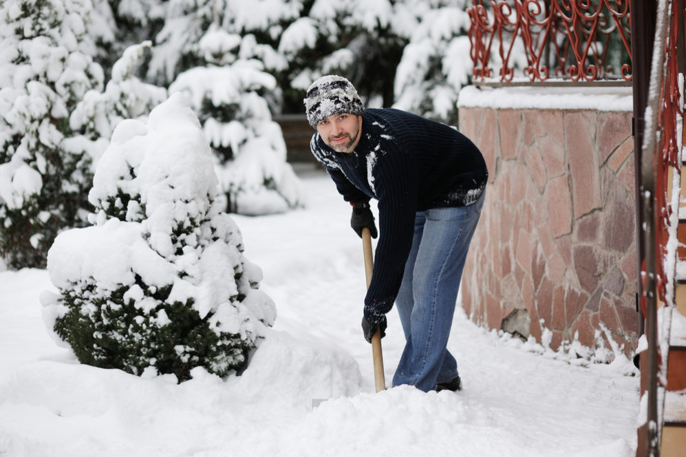 avoid back pain from shoveling winter snow