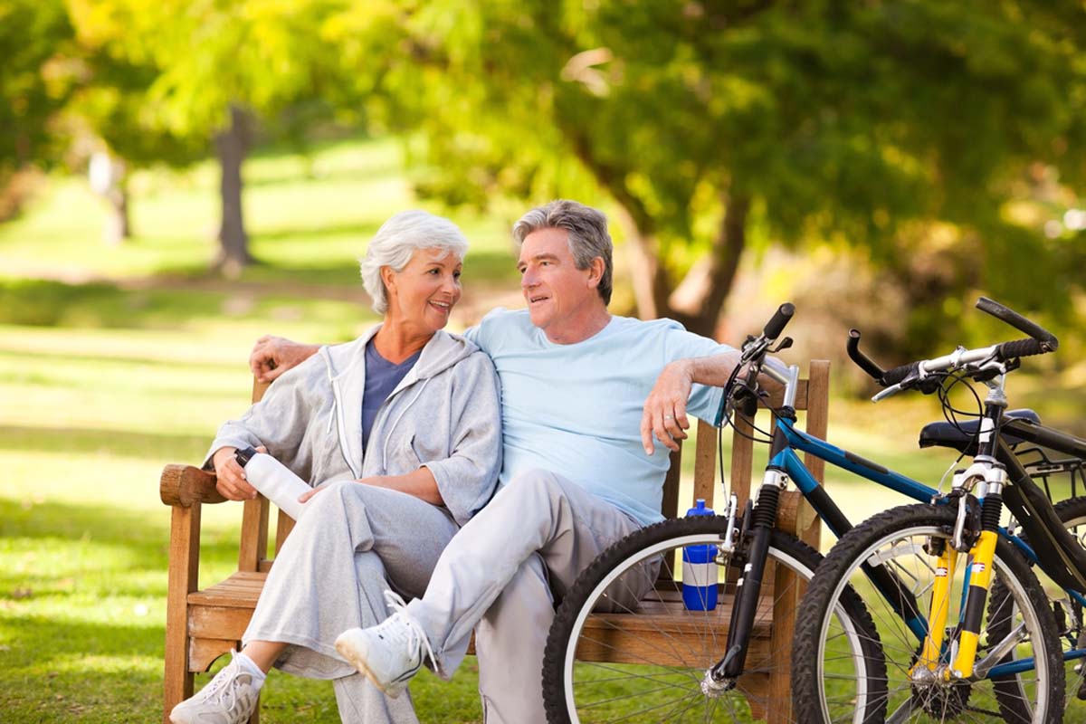 Kidney Tumor Treatment-man and woman sitting on bench