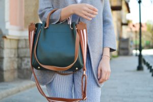 heavy handbag hurting your back