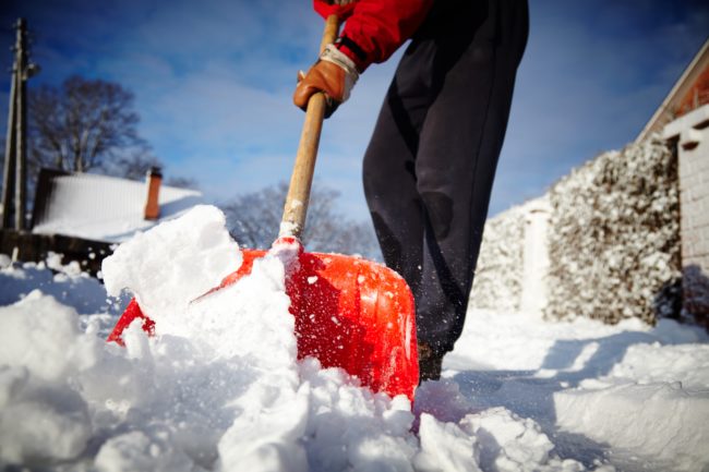 shoveling snow, winter, preventing back & neck pain injury shoveling snow
