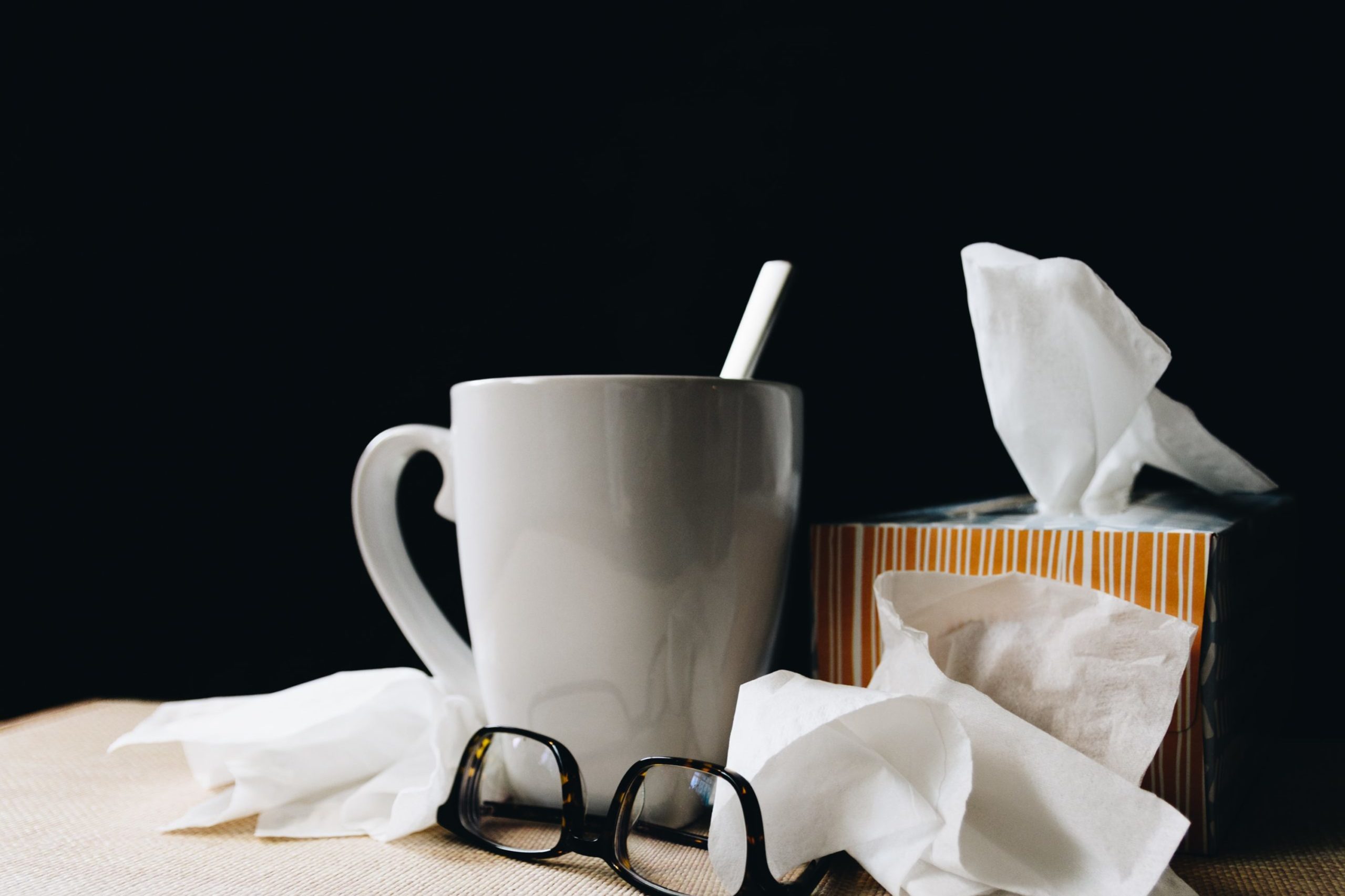 tissues mug glasses Mug with tissues & glasses