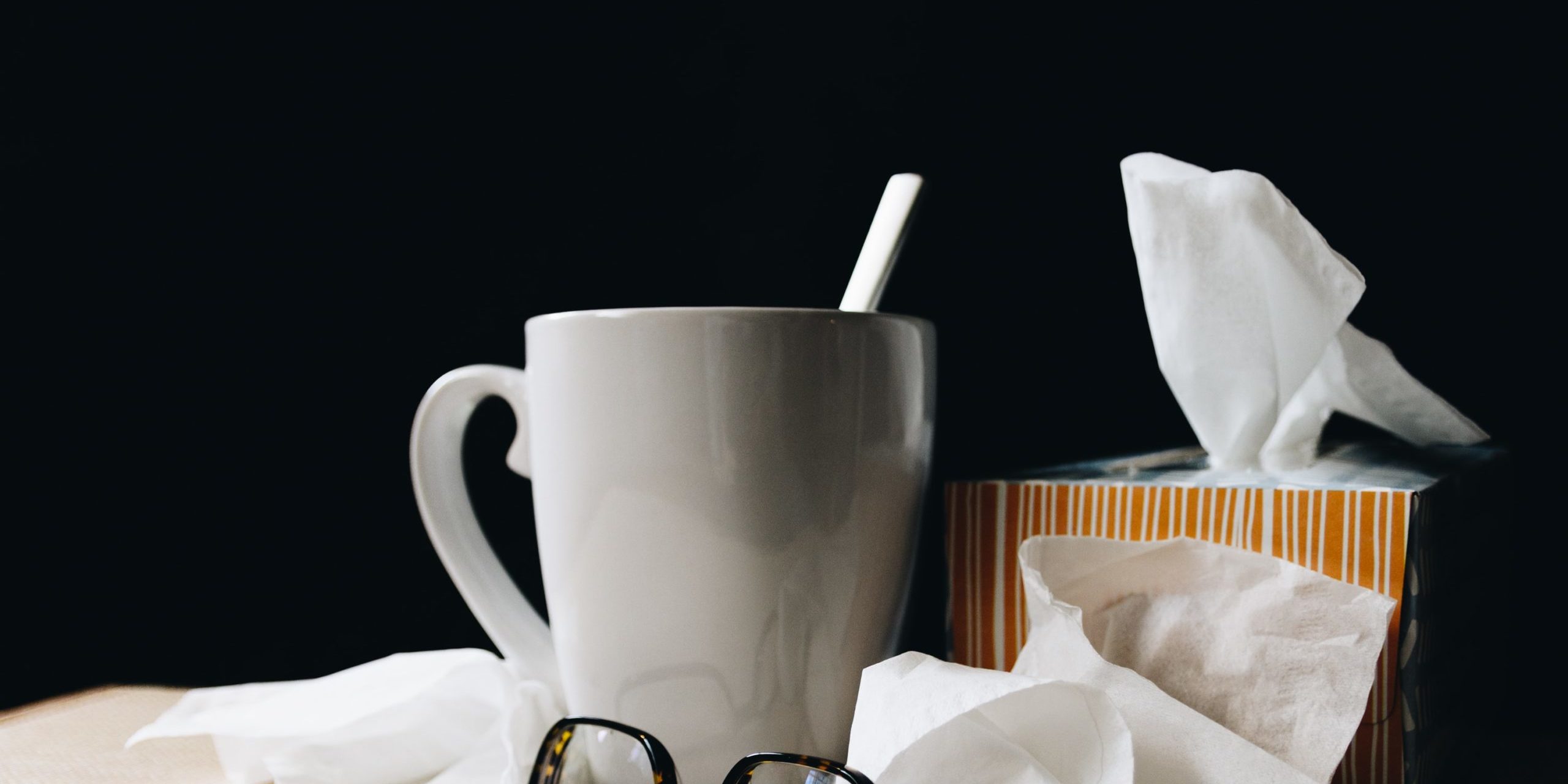 tissues mug glasses Mug with tissues & glasses