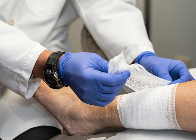 Wound_Treatment_Center_Bandage Bandaging a wound